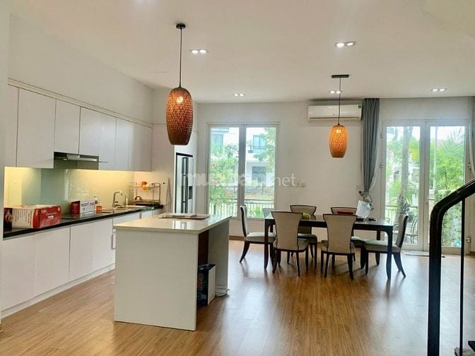 Cho thuê biệt thự đường Hoa Sữa khu Vinhomes Riverside