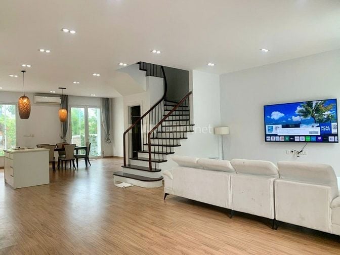 Cho thuê biệt thự đường Hoa Sữa khu Vinhomes Riverside