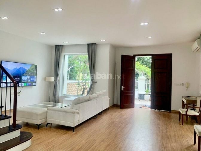 Cho thuê biệt thự đường Hoa Sữa khu Vinhomes Riverside