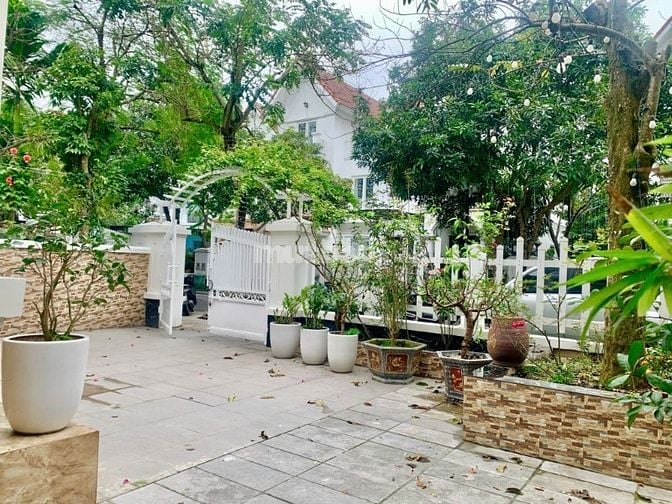 Cho thuê biệt thự đường Hoa Sữa khu Vinhomes Riverside