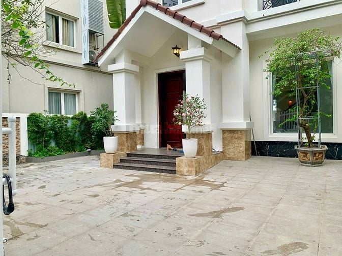 Cho thuê biệt thự đường Hoa Sữa khu Vinhomes Riverside