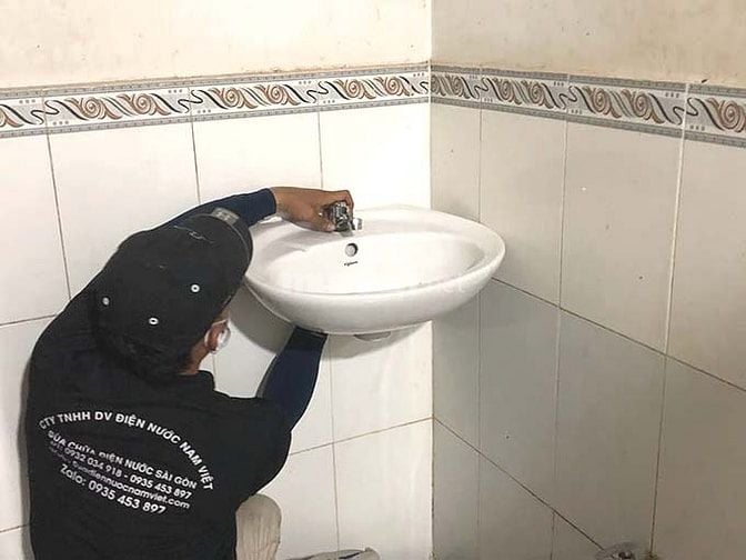 Tuyển Thợ Sửa Điện Nước Tại TPHCM