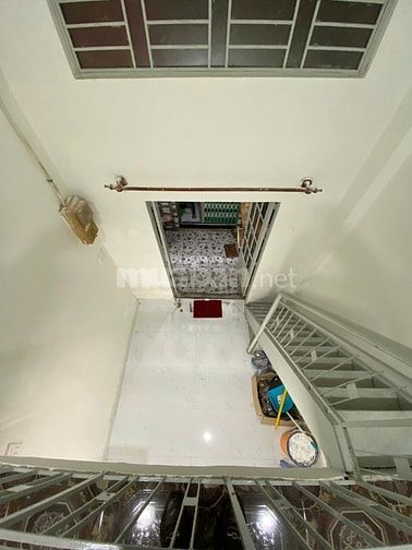 BÁN GẤP NHÀ NHỎ CÒN MỚI, TIỆN GIA ĐÌNH ÍT NGƯỜI - SỔ HỒNG