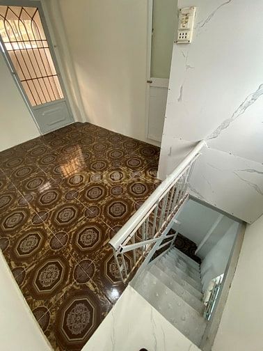 BÁN GẤP NHÀ NHỎ CÒN MỚI, TIỆN GIA ĐÌNH ÍT NGƯỜI - SỔ HỒNG