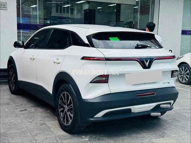 Vinfast VF6 eco 2024 biển trắng, xe gia đình