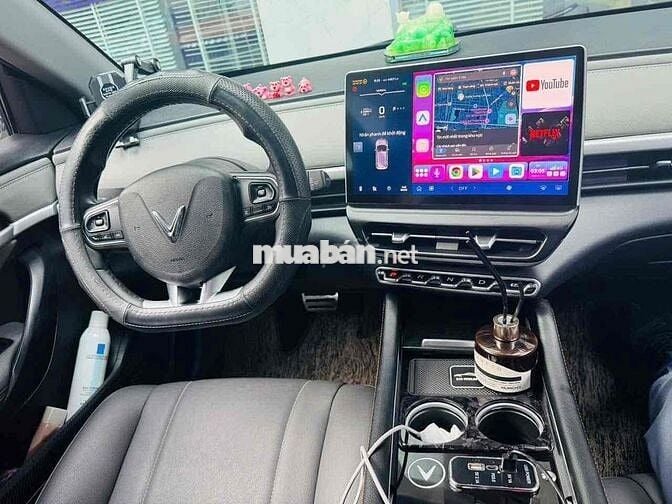 Vinfast VF6 eco 2024 biển trắng, xe gia đình