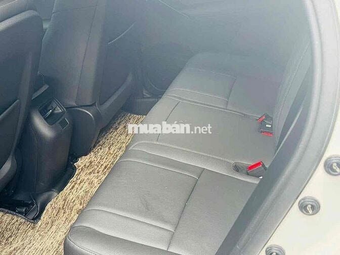 Vinfast VF6 eco 2024 biển trắng, xe gia đình