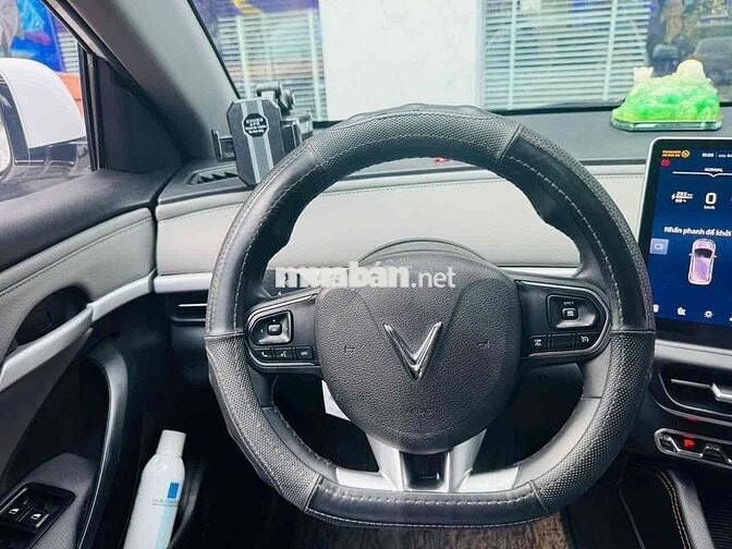 Vinfast VF6 eco 2024 biển trắng, xe gia đình