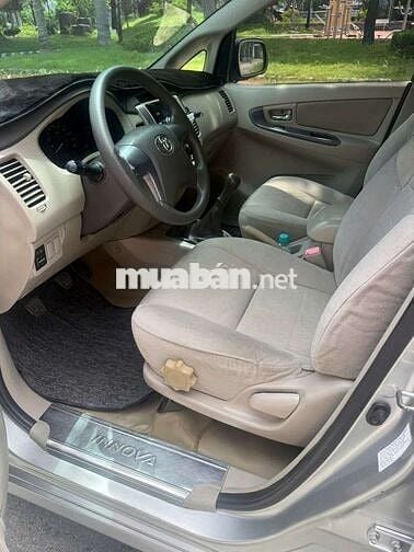 Toyota Innova E MT 2014 Số sàn Bạc