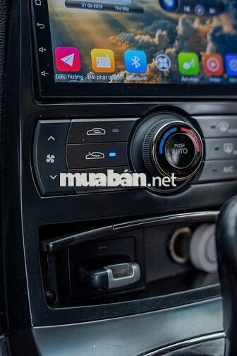 Hyundai Genesis 2.0T 2011 Vàng