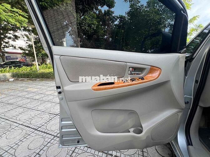 Nhà bán Toyota Innova G 2011 xe nguyên bản