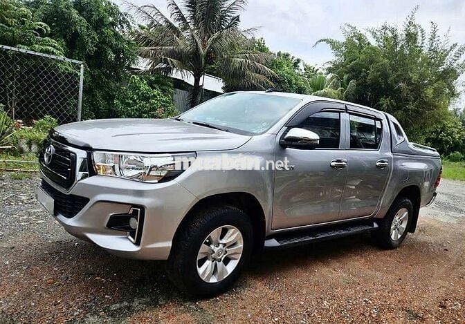Toyota Hilux AT 2018 Bạc Số tự động