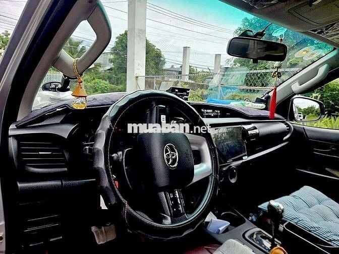 Toyota Hilux AT 2018 Bạc Số tự động