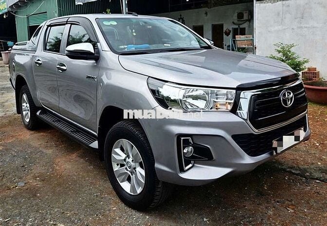 Toyota Hilux AT 2018 Bạc Số tự động