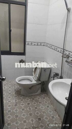 nhà hướng Tây,4 phòng ngủ,sân thượng.hẻm to