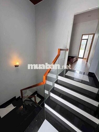 Cho thuê nhà 3 tầng kiệt Nguyễn Hoàng, 3PN, full nội thất, kiệt 3.5m