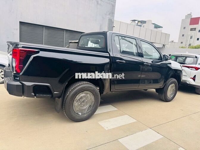 Toyota Hilux Standard 2.8L 4x2 MT 2026 - 577 Triệu