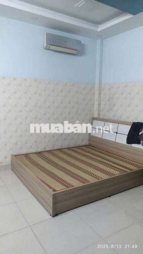 nhà hướng Tây,4 phòng ngủ,sân thượng.hẻm to