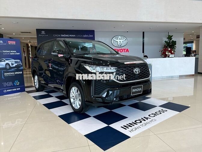 Toyota Innova Cross 2.0 CVT 2025 - 800 Triệu