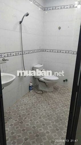 nhà hướng Tây,4 phòng ngủ,sân thượng.hẻm to