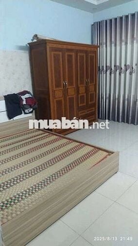 nhà hướng Tây,4 phòng ngủ,sân thượng.hẻm to