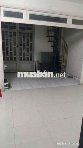nhà hướng Tây,4 phòng ngủ,sân thượng.hẻm to