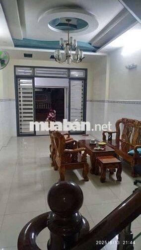 nhà hướng Tây,4 phòng ngủ,sân thượng.hẻm to