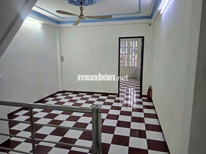 Mặt Tiền Xóm Đất, Quận 11, 1 Trệt 1 Lửng, 2 Lầu, 200m2, 6PN