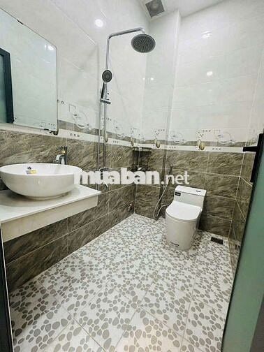 nhà 1 trệt 3 lầu Mới 100% Hẻm 151 liên khu 4/5 BHH B bình tân 