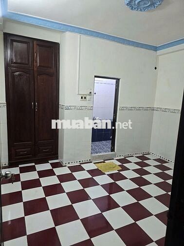 Mặt Tiền Xóm Đất, Quận 11, 1 Trệt 1 Lửng, 2 Lầu, 200m2, 6PN