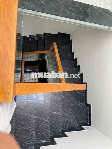 NHÀ MỚI XÂY 2LẦU 4PN GẦN CHỢ VƯỜN LÀI