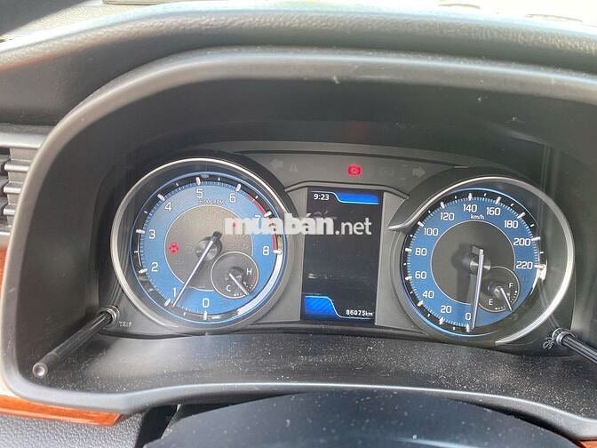 Suzuki Ertiga Hybrid 2023 Số sàn Đỏ rượu vang
