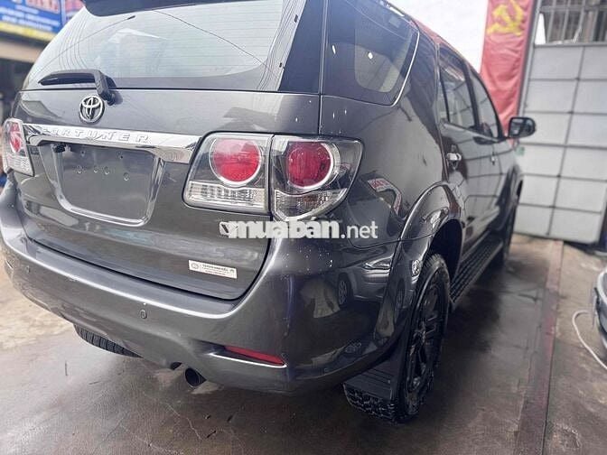Toyota Fortuner 7 chỗ màu Xám