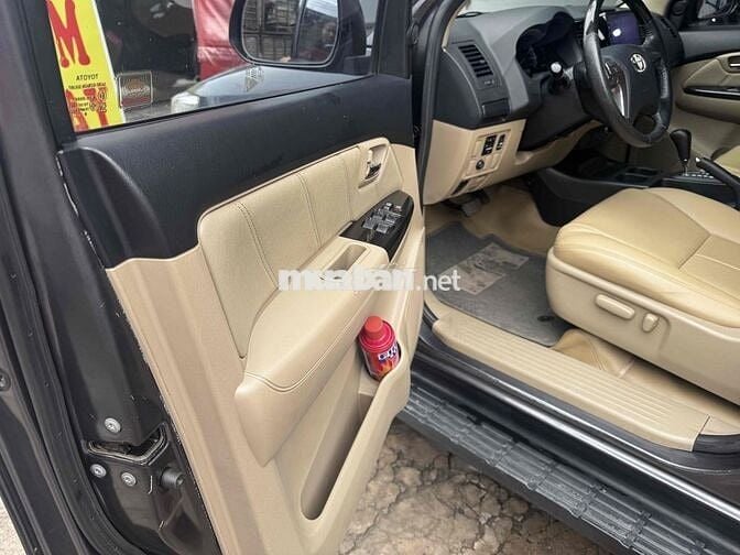 Toyota Fortuner 7 chỗ màu Xám