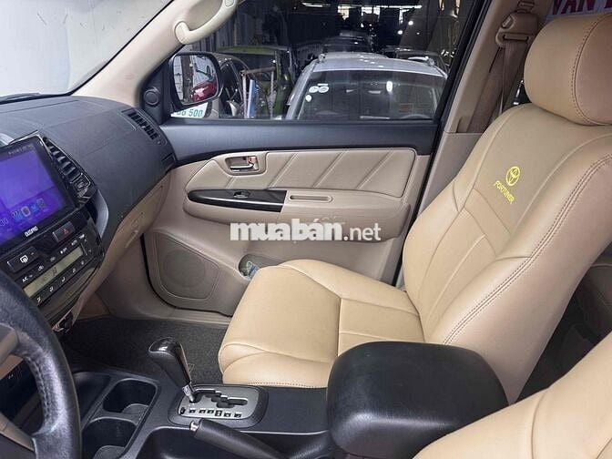 Toyota Fortuner 7 chỗ màu Xám