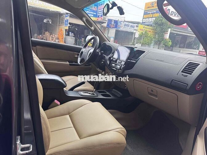 Toyota Fortuner 7 chỗ màu Xám