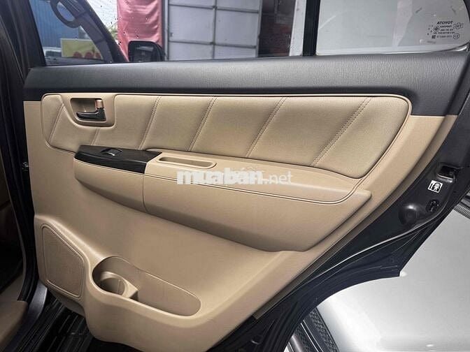Toyota Fortuner 7 chỗ màu Xám
