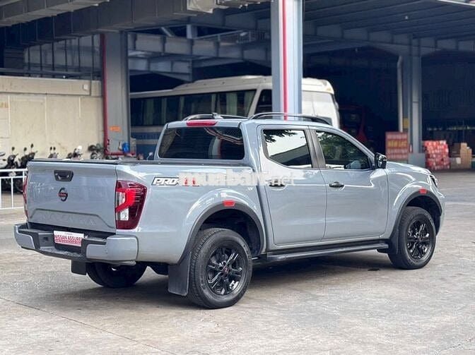 Nissan Navara VL 4x4 2021 Xám
