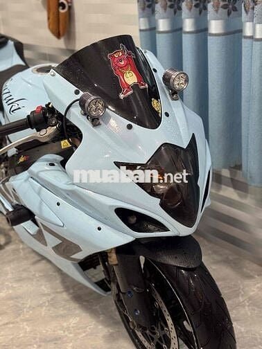 Suzuki GSX 1000 Xanh nhạt