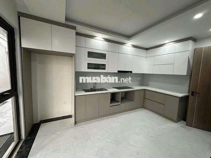 Cho thuê nhà Hoàng Hoa Thám 34m², 6 tầng thang máy, 16 triệu/tháng