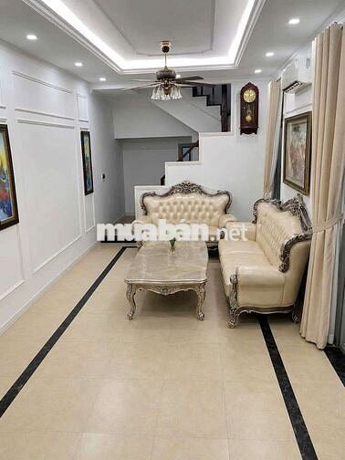 Cho thuê nhà Hoàng Hoa Thám 50m², 4 tầng, gần mặt phố, 15 triệu/tháng
