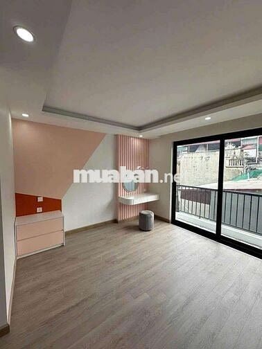 Cho thuê nhà Hoàng Hoa Thám 34m², 6 tầng thang máy, 16 triệu/tháng