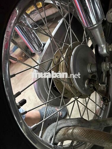 Honda Dream Trắng, Đen Xăng