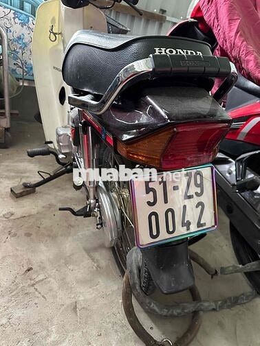 Honda Dream Trắng, Đen Xăng