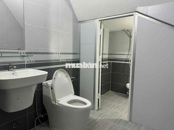 Cho Thuê Phòng Trong Nhà Ngay Công Viên Phần Mềm Quang Trung
