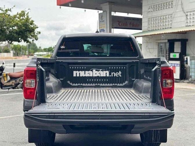 Ford Ranger XLS AT 2026 Tự động Xám 6.000 km