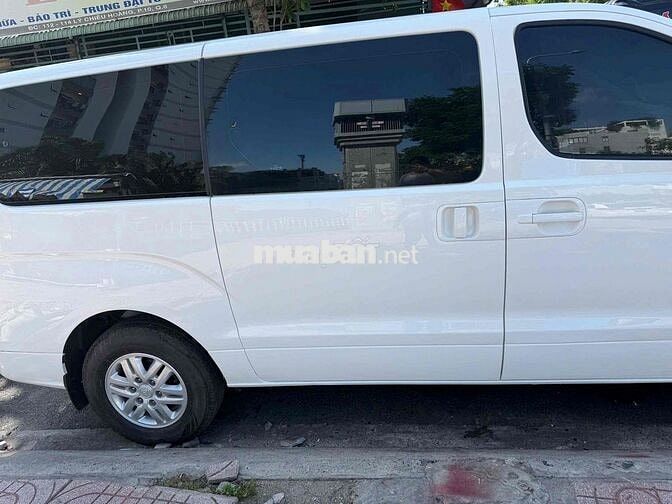 Hyundai Starex 2016 9 chỗ Dầu Trắng