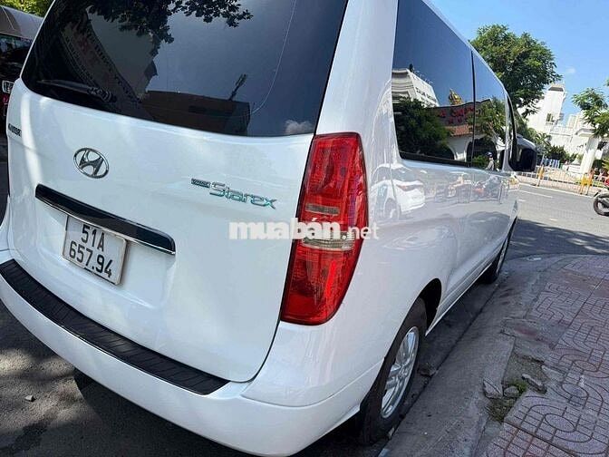 Hyundai Starex 2016 9 chỗ Dầu Trắng
