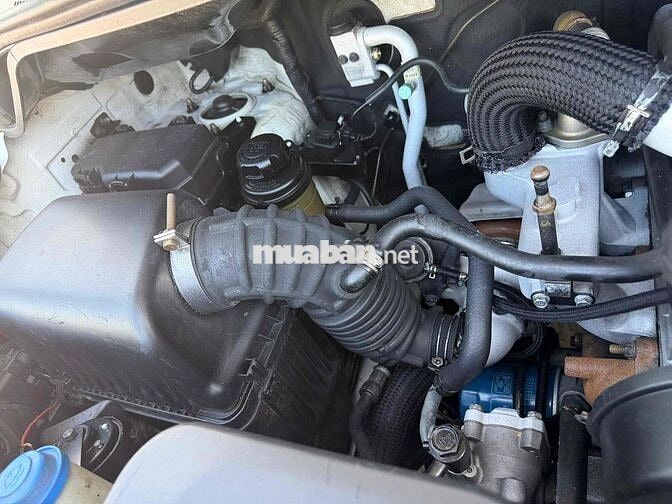 Hyundai Starex 2016 9 chỗ Dầu Trắng