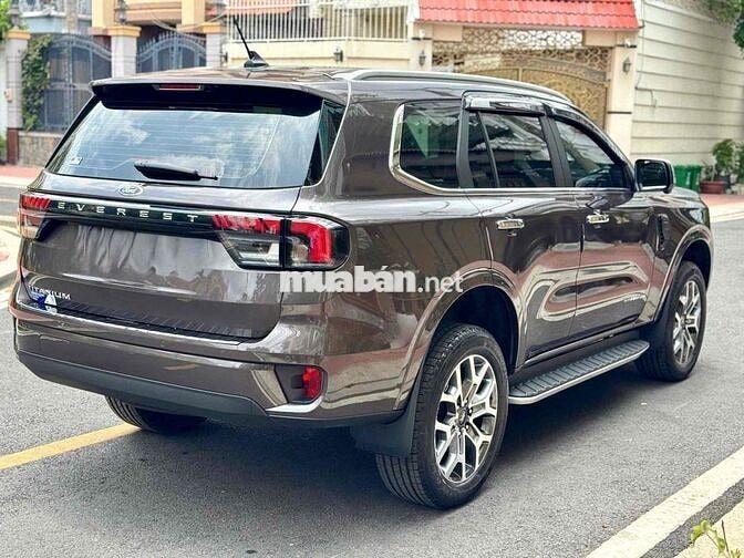 Ford Everest Titanium 2025 Nâu 5.900 km